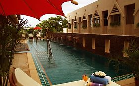 Maninarakorn Hotel